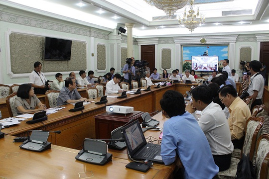 Chủ[-]tịch[-]UBND[-]TPHCM[-]Nguyễn[-]Thành[-]Phong:[-]Làm[-]rõ[-]trách[-]nhiệm[-]từng[-]ngành[-]về[-]xử[-]lý[-]ô[-]nhiễm